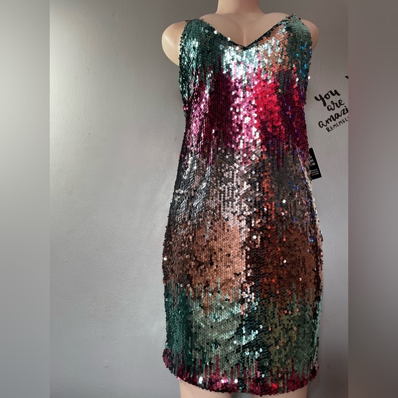 Dress - Picture 2 of 2